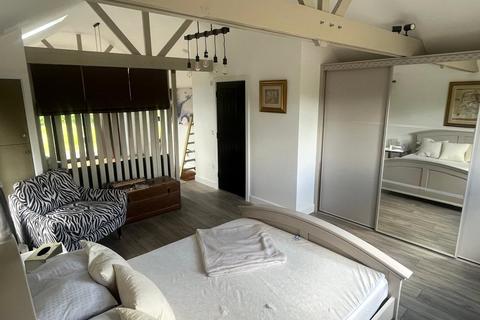 1 bedroom barn to rent, Park Road, Toddington, Dunstable, Bedfordshire, LU5