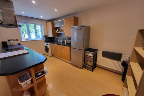 2 bedroom flat to rent, Meridian Square, Stretford Road, Hulme, Manchester. M15 5JH.