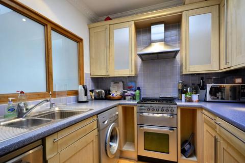 2 bedroom flat to rent, Netherhall Gardens, Hampstead, London, NW3