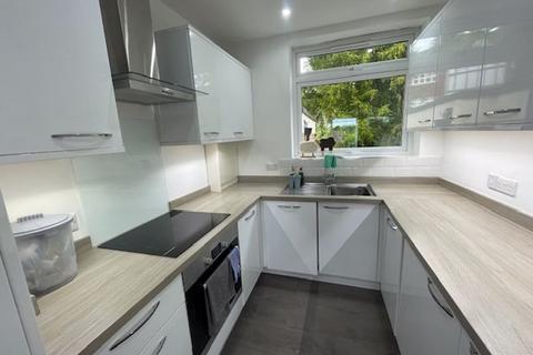 2 bedroom apartment to rent, Westview Road, Warlingham