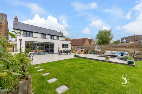 Eliash Goring Road, Woodcote, Reading, RG8 0QE
