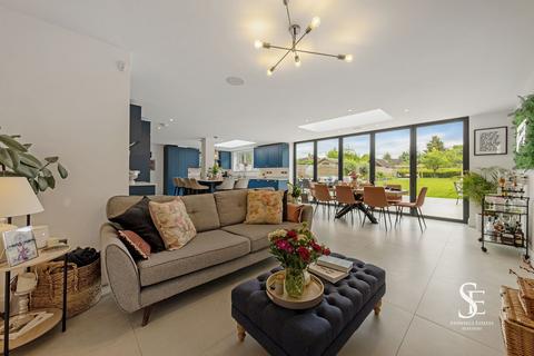 Eliash Goring Road, Woodcote, Reading, RG8 0QE