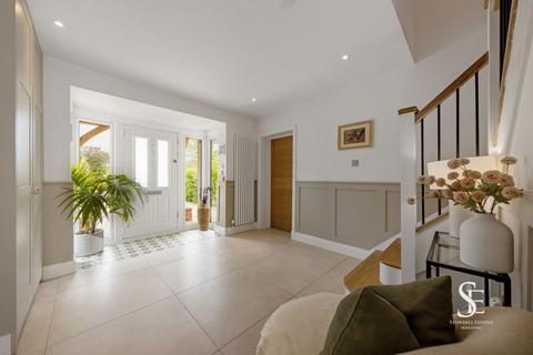 Eliash Goring Road, Woodcote, Reading, RG8 0QE