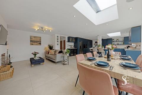 Eliash Goring Road, Woodcote, Reading, RG8 0QE