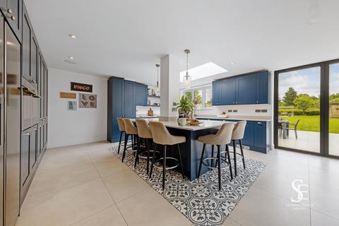 Eliash Goring Road, Woodcote, Reading, RG8 0QE