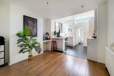 2 bedroom house to rent, Tamworth Lane, Mitcham, CR4