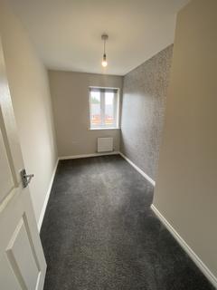 3 bedroom terraced house to rent, Barton Drive, Solihull B93