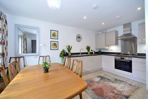 17 Bramley Vale, Cranleigh, GU6 7FY