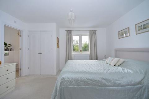 17 Bramley Vale, Cranleigh, GU6 7FY