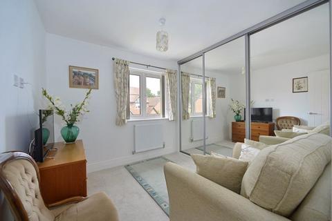 17 Bramley Vale, Cranleigh, GU6 7FY