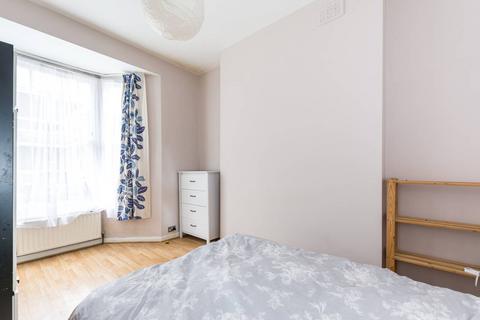 2 bedroom flat to rent, Guildford Road, SW8, Stockwell, London, SW8