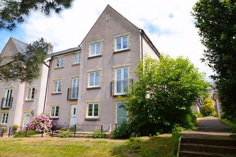 4 bedroom end of terrace house for sale, Laburnum Walk, Abergavenny