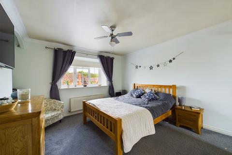 15 Tunnicliffe Way, Uttoxeter, ST14 5NP