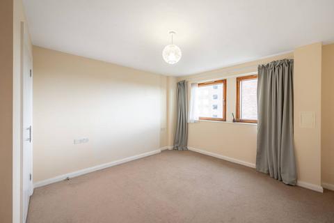 1 bedroom flat for sale, Donnington Court, Willesden, London, NW10