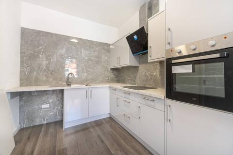 3 bedroom flat to rent, High Street, Harlesden, London, NW10