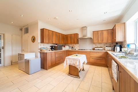 5 bedroom detached house for sale, Norwood Green, Southall