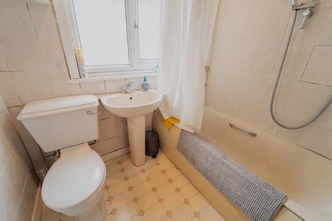 21 Minterne Avenue, Southall, UB2 4HN