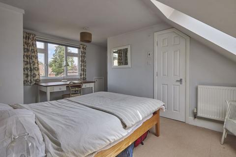 2 Egham Avenue, Exeter, EX2 4RQ