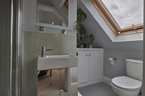 2 Egham Avenue, Exeter, EX2 4RQ