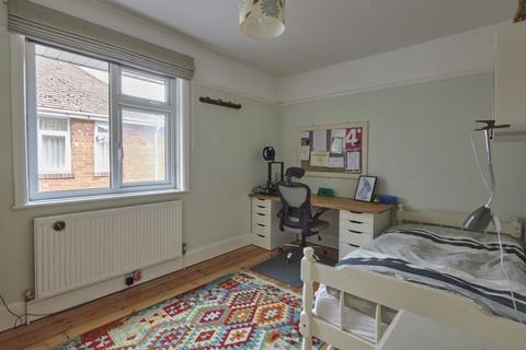 2 Egham Avenue, Exeter, EX2 4RQ