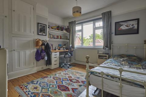 2 Egham Avenue, Exeter, EX2 4RQ