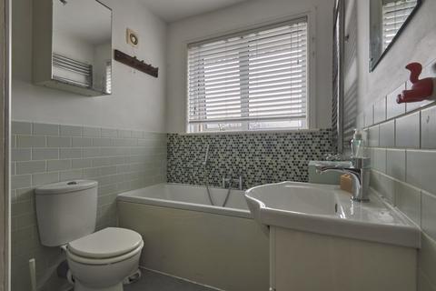 2 Egham Avenue, Exeter, EX2 4RQ