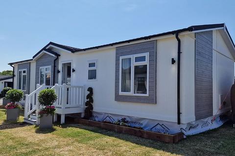 2 bedroom mobile home for sale, New Road, Shefford SG17