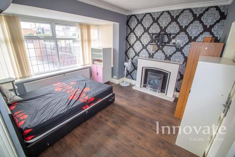 3 bedroom semi-detached house for sale, Greenfield Road, Smethwick B67