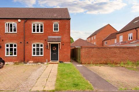 3 bedroom semi-detached house to rent, Beckett Gardens, Tadley RG26