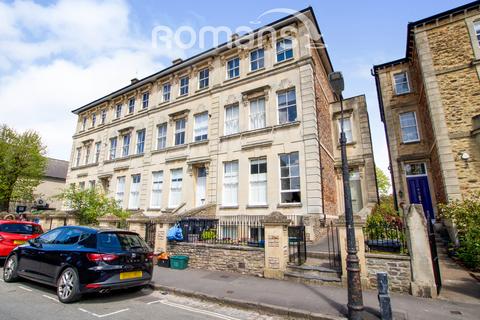 2 bedroom apartment to rent, Northcote Road, Clifton.