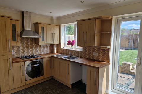 2 bedroom semi-detached house to rent, The Heathers, Boughton, Newark
