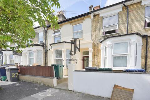 2 bedroom apartment to rent, Glenthorne Road,Friern Barnet, London N11