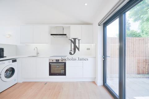2 bedroom apartment to rent, Glenthorne Road,Friern Barnet, London N11