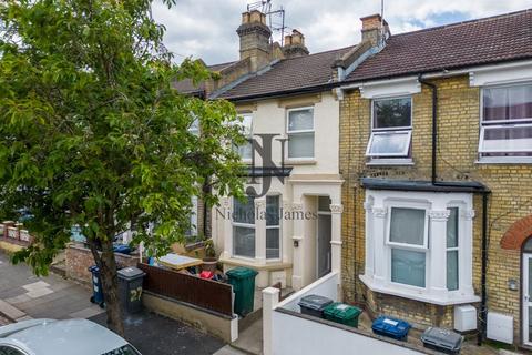 2 bedroom apartment to rent, Glenthorne Road,Friern Barnet, London N11