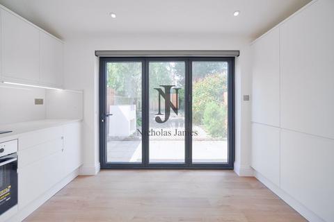 2 bedroom apartment to rent, Glenthorne Road,Friern Barnet, London N11