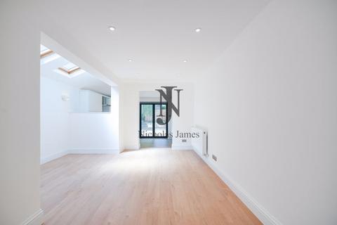 2 bedroom apartment to rent, Glenthorne Road,Friern Barnet, London N11