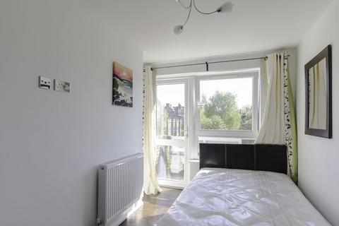 5 bedroom flat to rent, 5-Bed in Crefeld Close, Hammersmith.