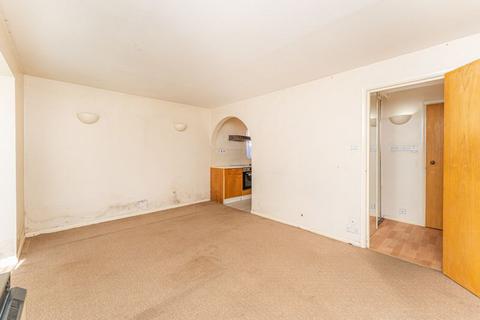 Studio for sale, Maltby Drive, Enfield