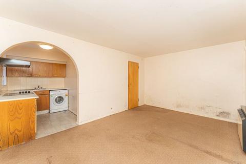 Studio for sale, Maltby Drive, Enfield