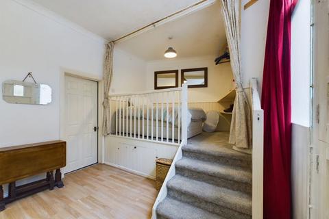 1 bedroom ground floor flat for sale, Saracen Place, Penryn - Tucked away off main street