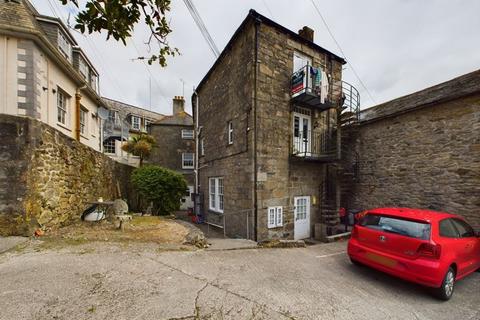 1 bedroom ground floor flat for sale, Saracen Place, Penryn - Tucked away off main street