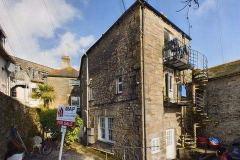 1 bedroom ground floor flat for sale, Saracen Place, Penryn - Tucked away off main street