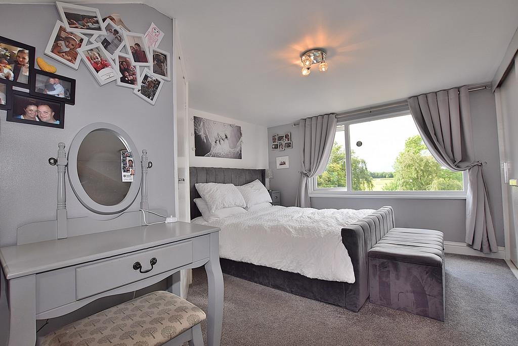 Master suite 01
