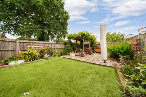 3 bedroom terraced house for sale, Cumberland Avenue, Guildford