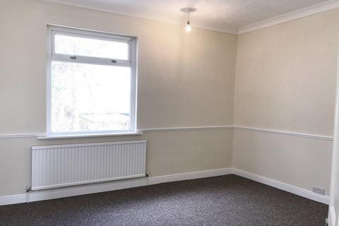 3 bedroom end of terrace house to rent, West Street, Hucknall, Nottingham, NG15 7BW