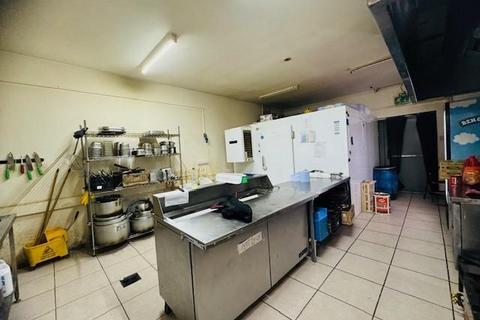 Takeaway to rent, Kingshill Avenue, Hayes, ub4 8bx