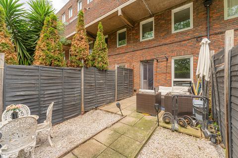 3 bedroom maisonette for sale, Kemps Drive, Poplar E14