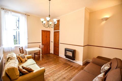 2 bedroom ground floor flat to rent, Whitefield Terrace, Heaton,