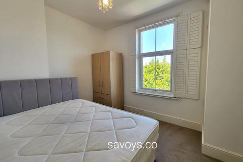 2 bedroom flat to rent, Park Road, High Barnet,