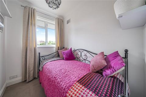 3 Bassetts Close, Orpington, BR6 7AQ